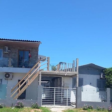 Kitnet S1 Em Torres-Rs - Na Mais Bela Praia Gaucha - Cozinha - Banheiro - Ar Condicionado - Tv E Wi-Fi - Estacionamento - Anfitria Superhost No Bnb Bagian luar foto
