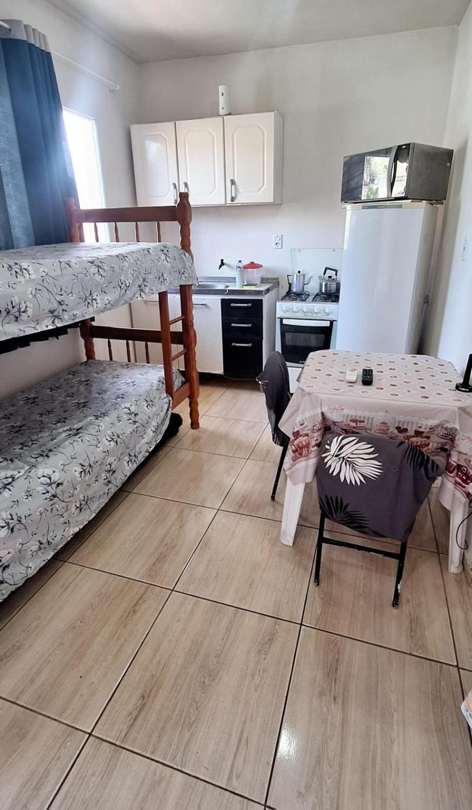 Kitnet S1 Em Torres-Rs - Na Mais Bela Praia Gaucha - Cozinha - Banheiro - Ar Condicionado - Tv E Wi-Fi - Estacionamento - Anfitria Superhost No Bnb Bagian luar foto