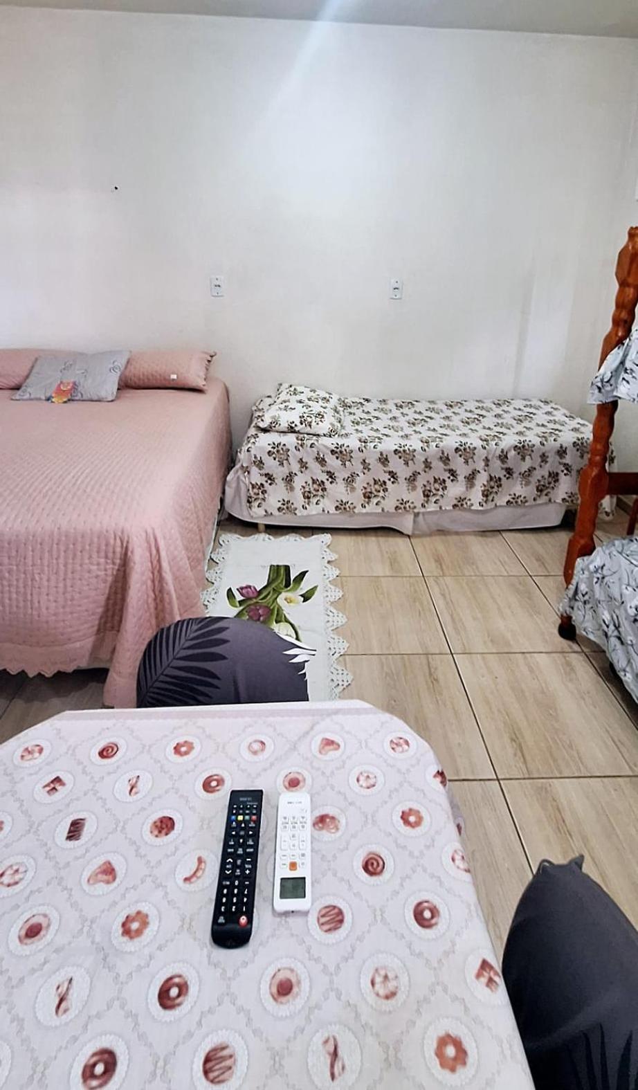 Kitnet S1 Em Torres-Rs - Na Mais Bela Praia Gaucha - Cozinha - Banheiro - Ar Condicionado - Tv E Wi-Fi - Estacionamento - Anfitria Superhost No Bnb Bagian luar foto
